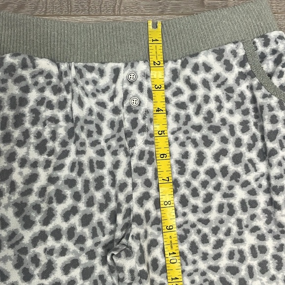 NWT Cuddl Duds Sweater Knit Pajama Top and Jogger Pant Set Leopard Print XS - Picture 11 of 15